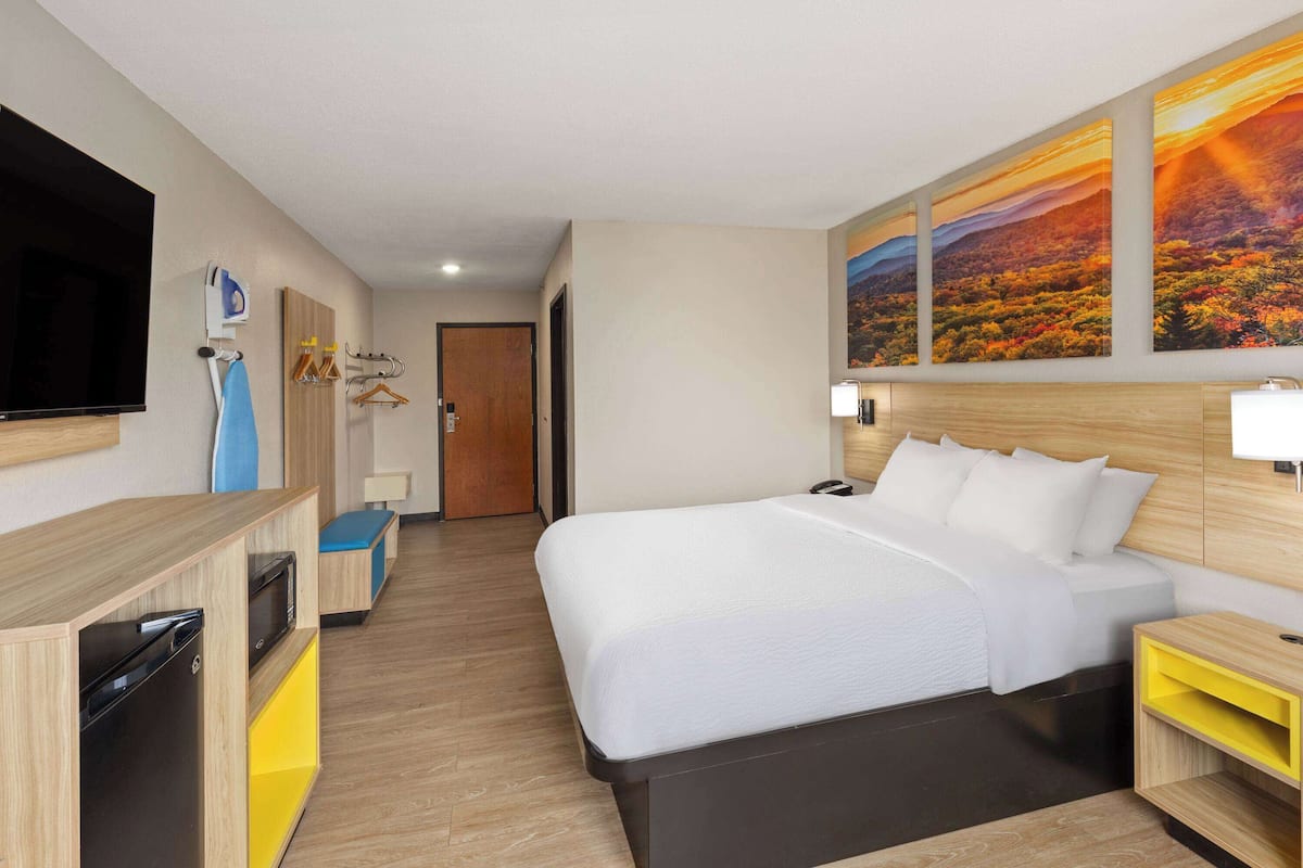 In-room safe, desk, laptop workspace, iron/ironing board