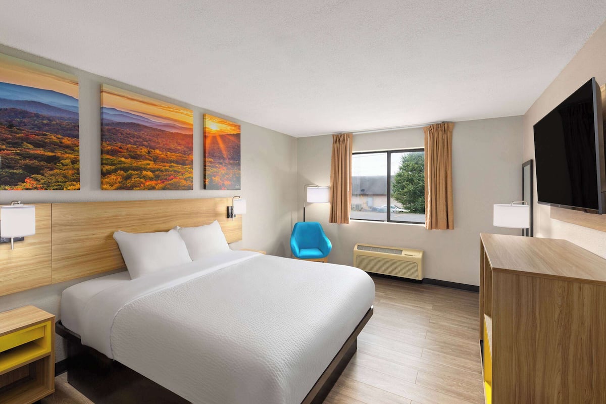 Business Room, 1 King Bed, Non Smoking