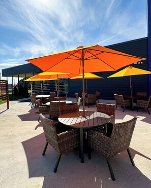 BBQ/picnic area - Quality Inn & Conference Centre Kingston Central (Kingston)