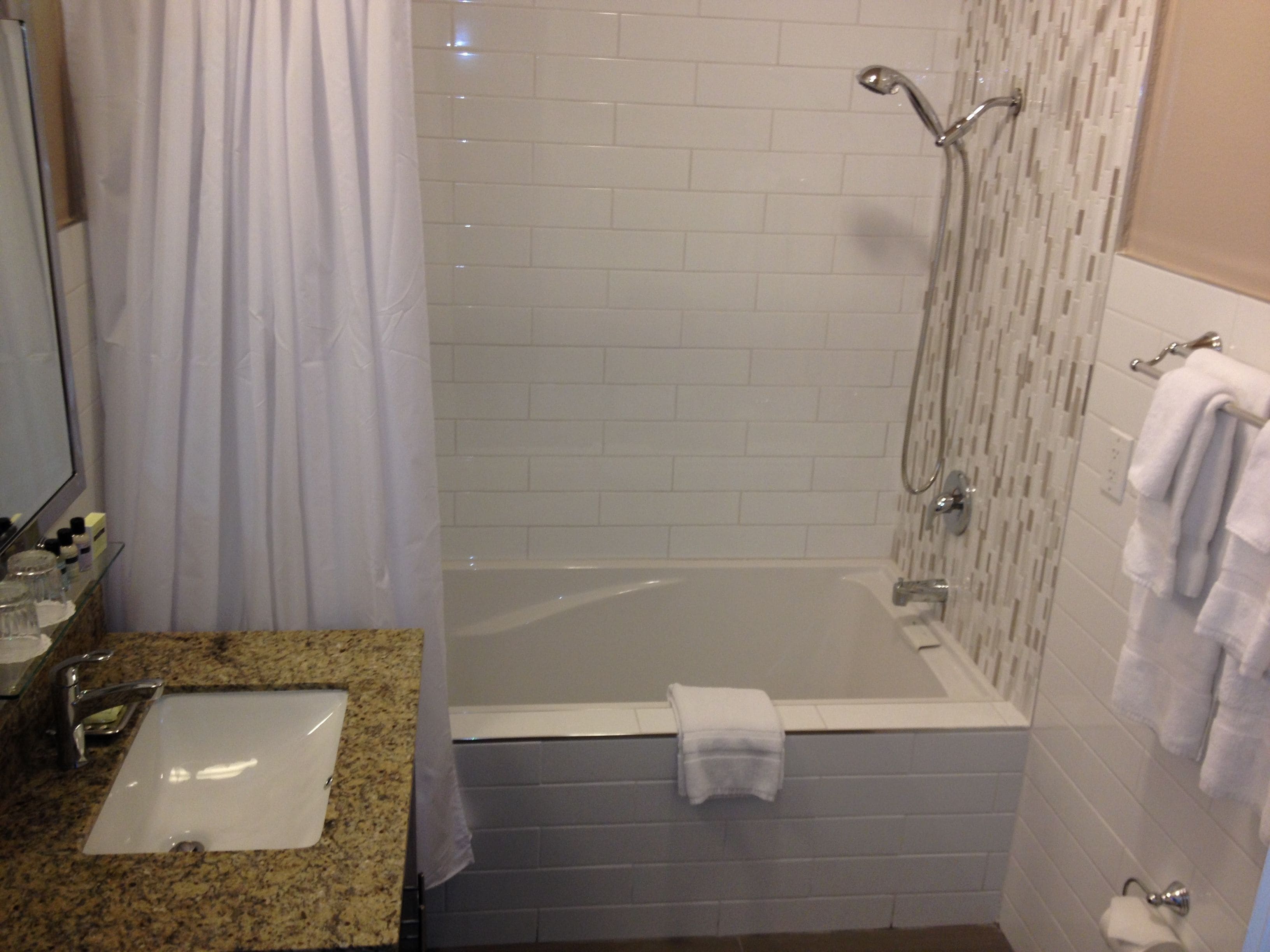 Photo - Executive Hotel Vintage Court