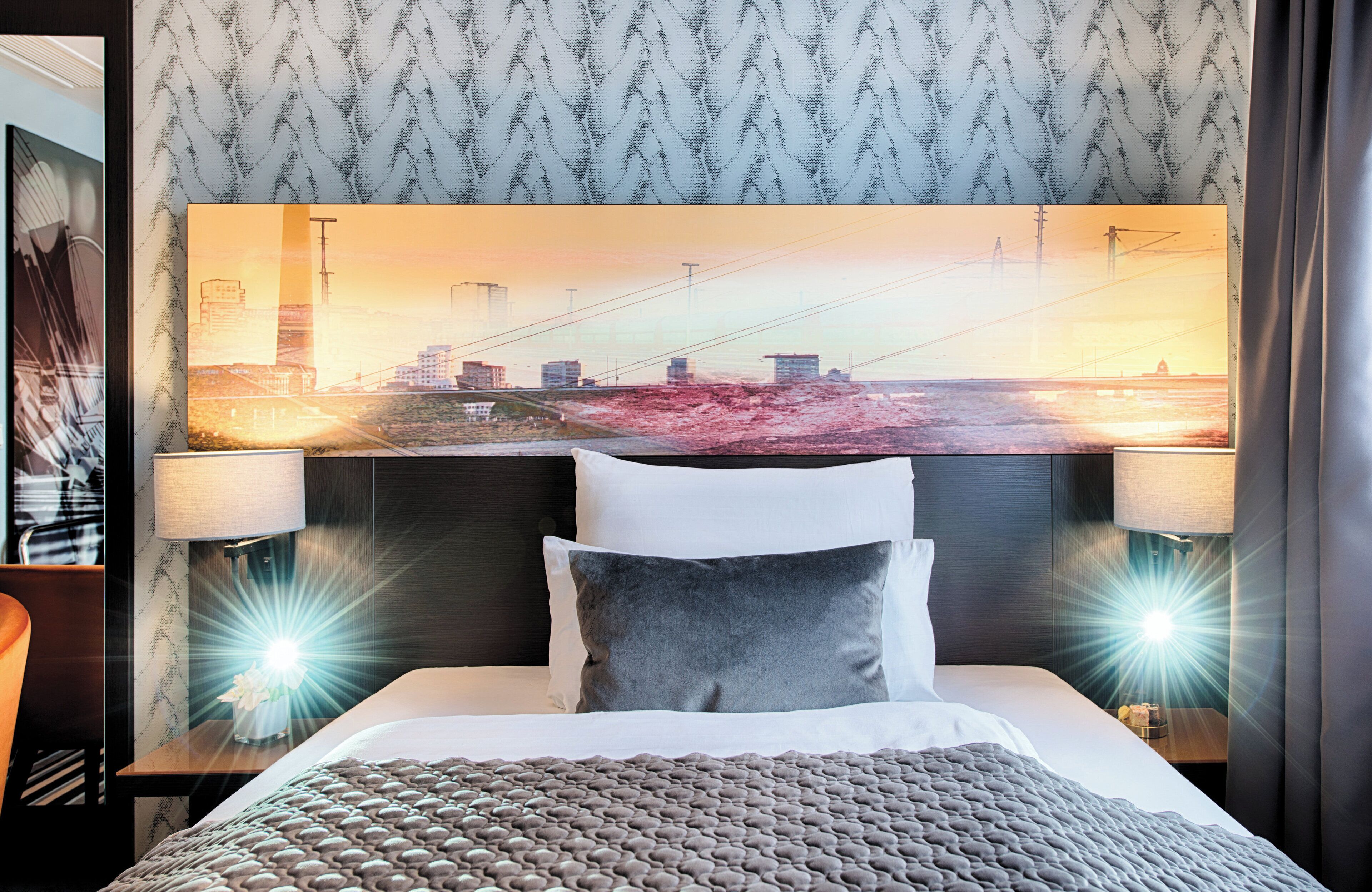 Minibar, coffres-forts dans les chambres, bureau, Wi-Fi gratuit