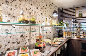Petit déjeuner à emporter (17 EUR par personne)