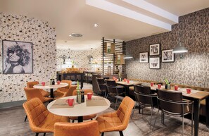 Daily to-go breakfast (EUR 17 per person)
