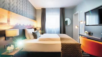Quarto solteiro conforto | Frigobar, cofres nos quartos, escrivaninha, Wi-Fi de cortesia