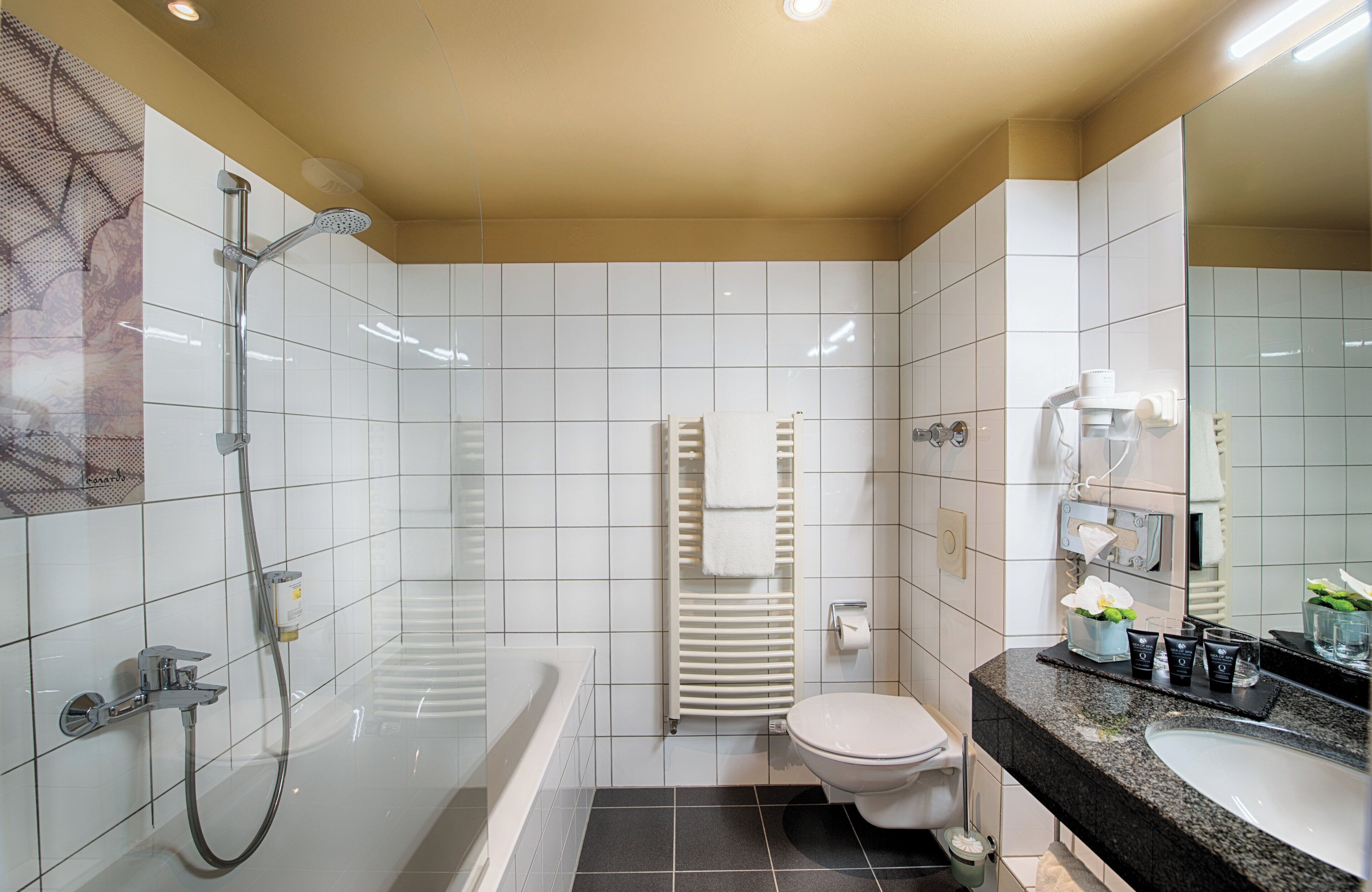 superior room | bathroom | eco-friendly toiletries, hair dryer, towels