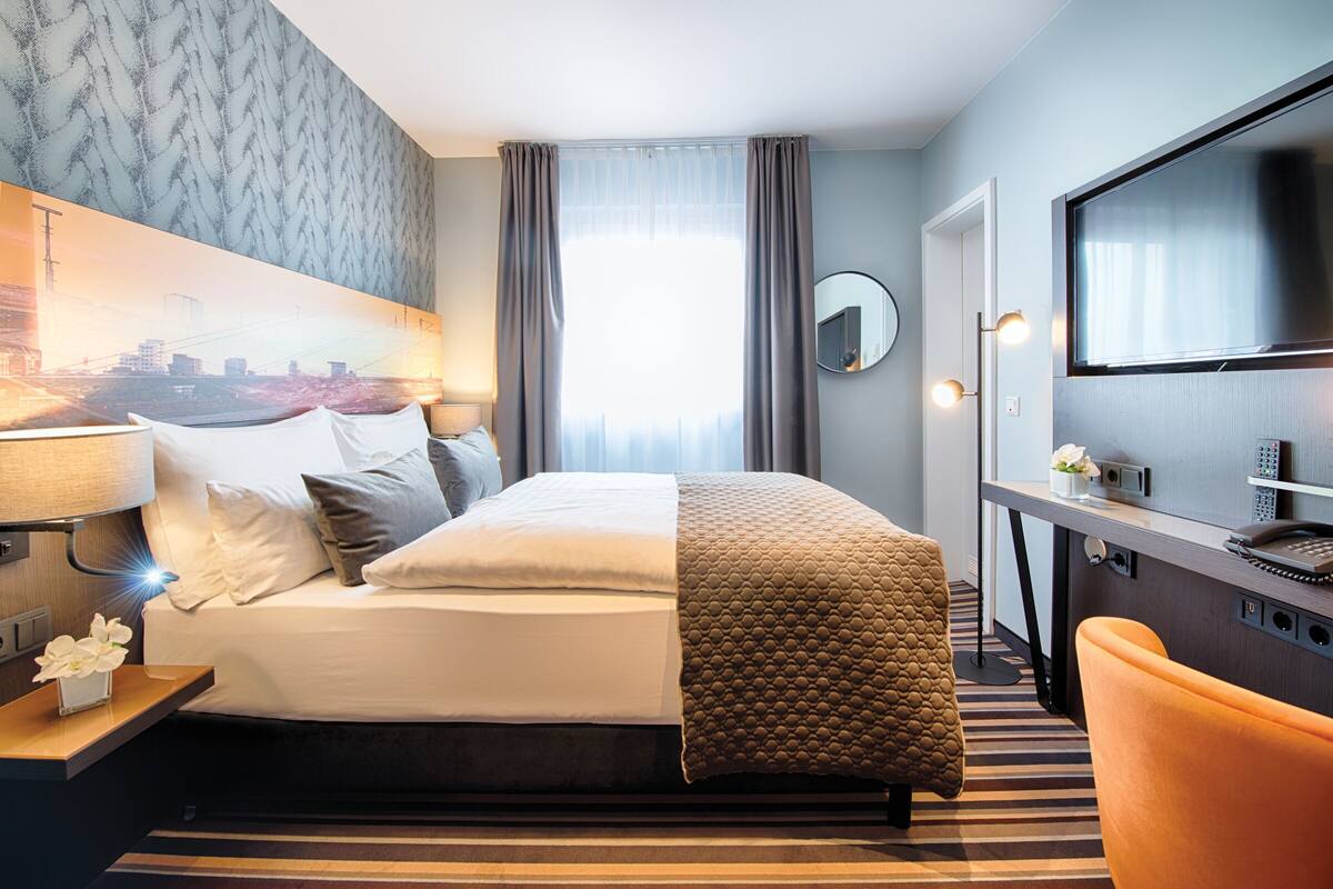 Minibar, coffres-forts dans les chambres, bureau, Wi-Fi gratuit