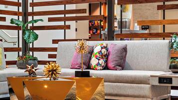 Déjeuner, dîner et souper servis sur place