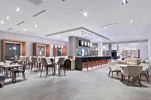 Serves breakfast, lunch, and dinner - Marriott Orlando Downtown (Orlando)