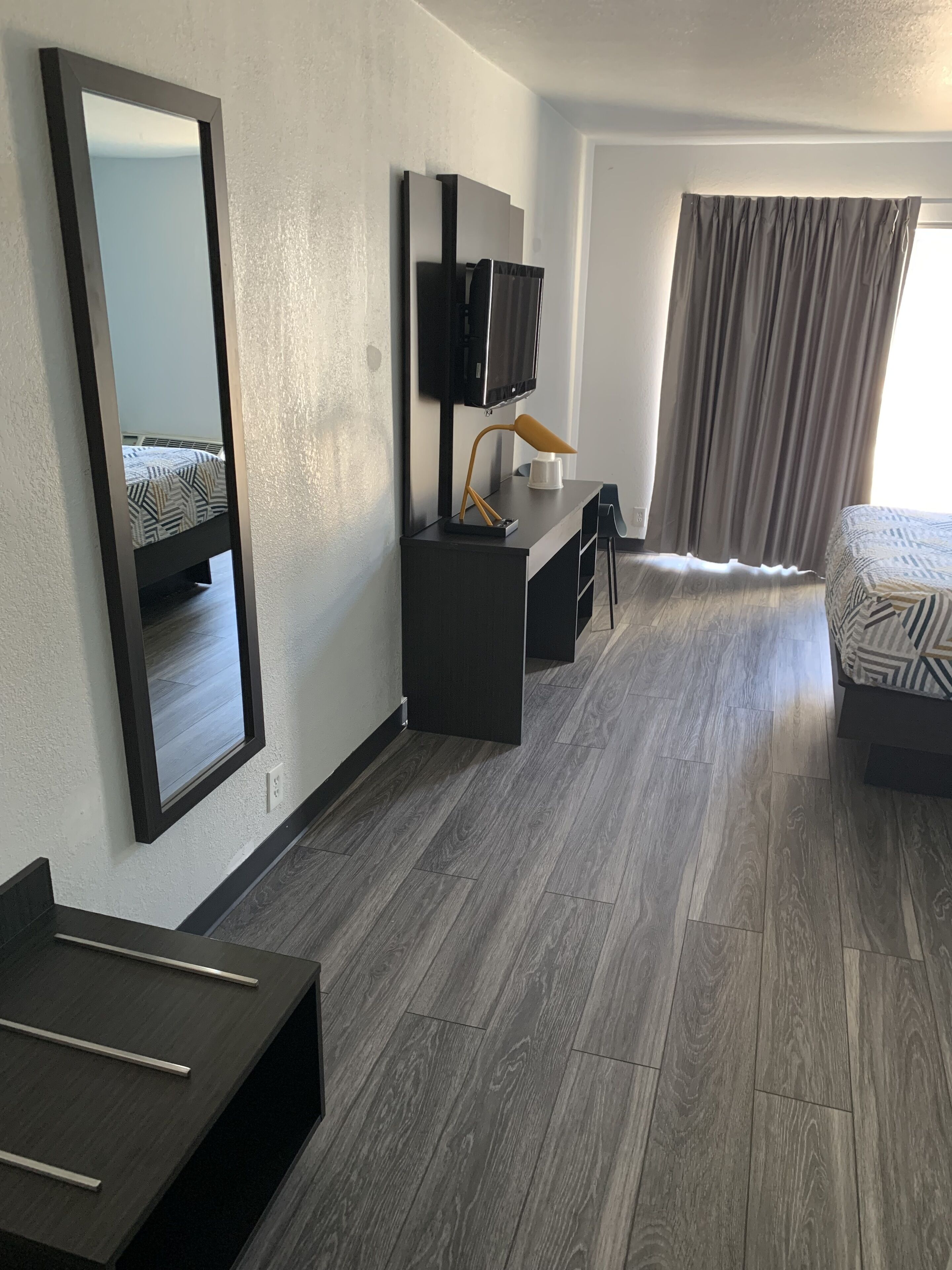 Desk, laptop workspace, free WiFi