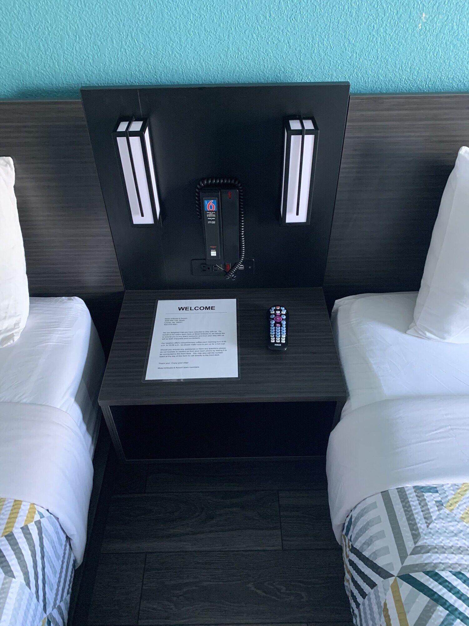Bureau, espace de travail pour ordinateur portable, Wi-Fi gratuit