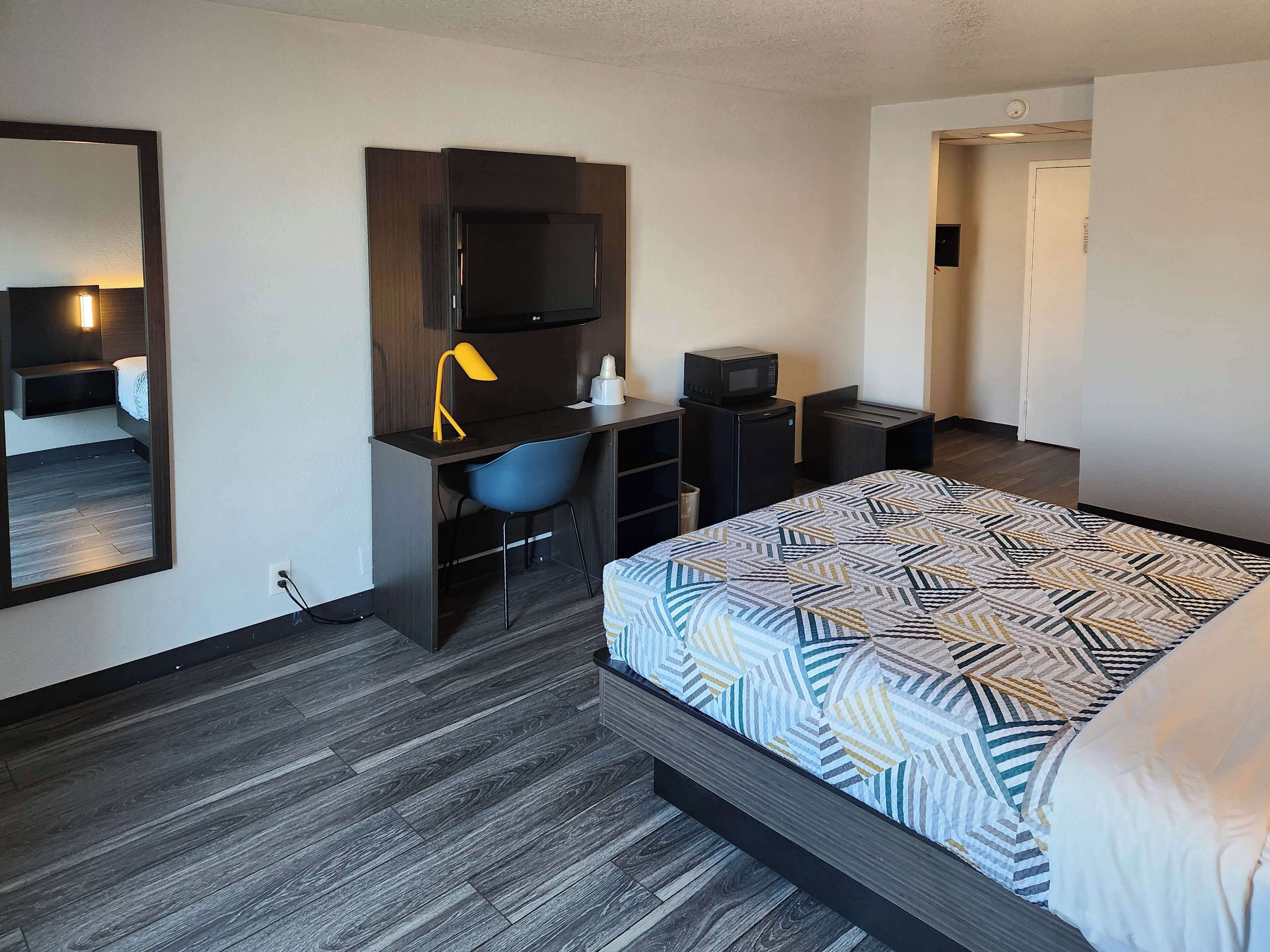 Desk, laptop workspace, free WiFi