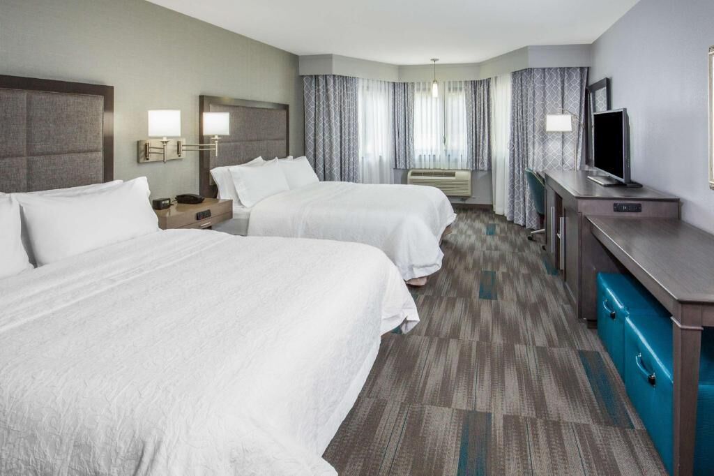 Premium bedding, in-room safe, desk, blackout drapes