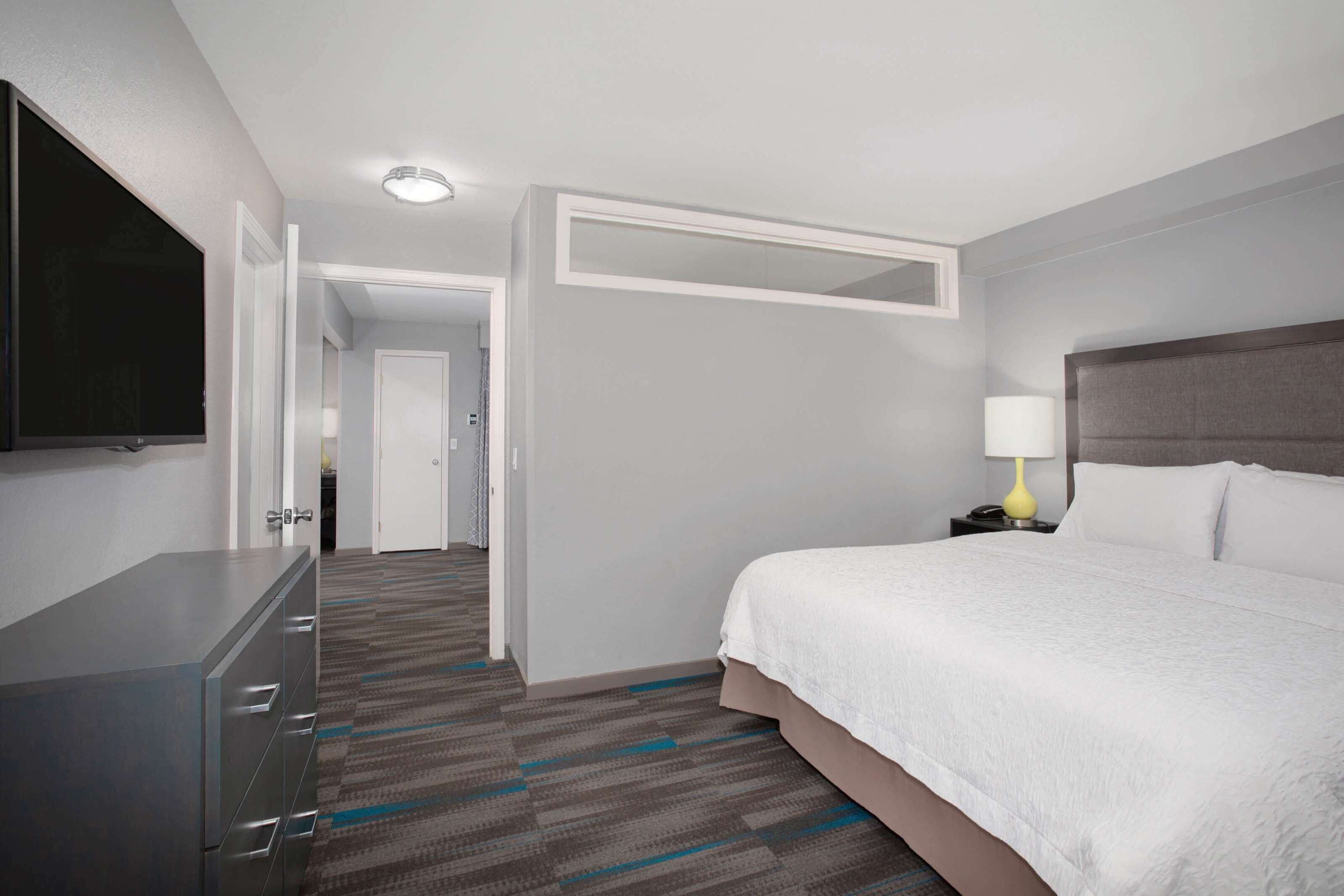 suite | premium bedding, in-room safe, desk, blackout curtains