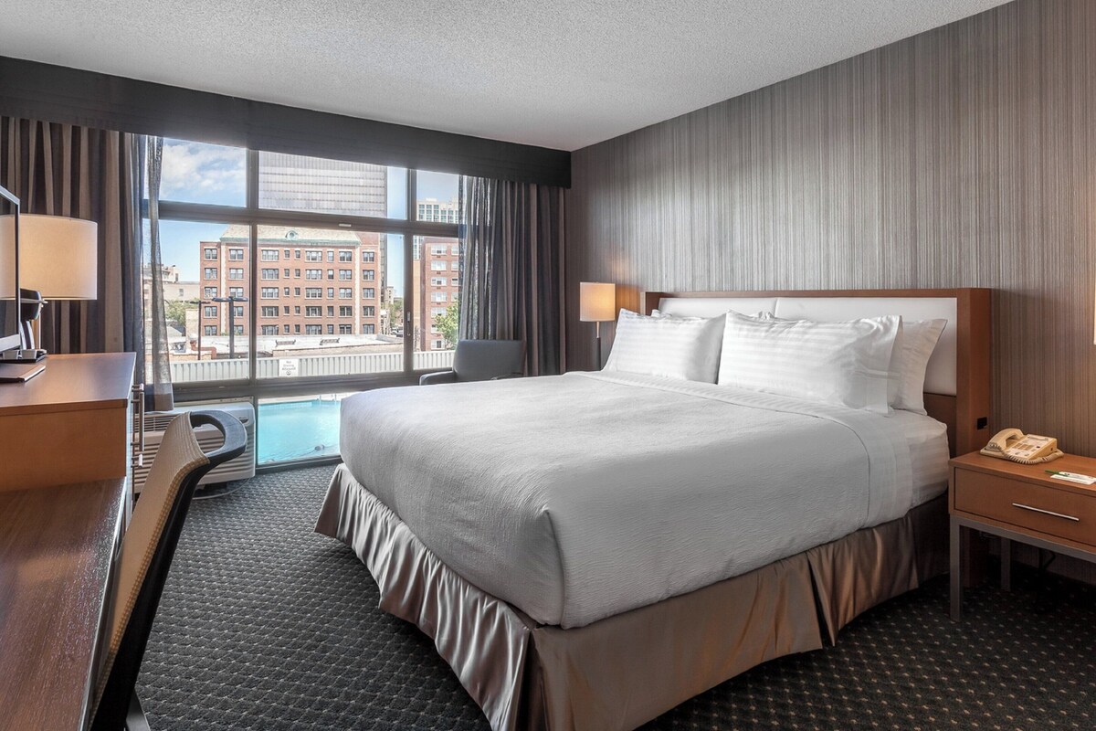 Premium bedding, pillowtop beds, in-room safe, desk