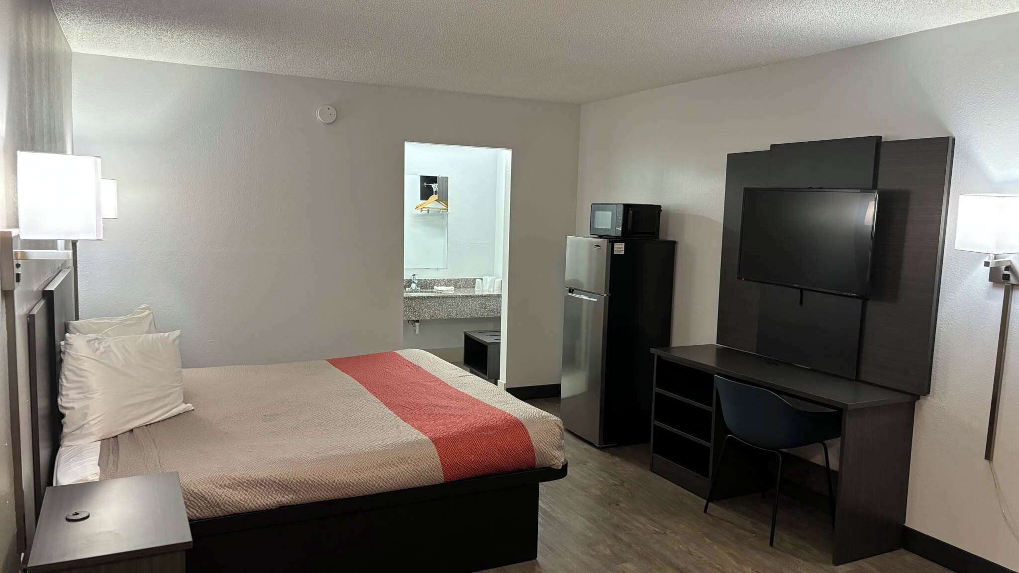 Desk, WiFi (free), bed sheets