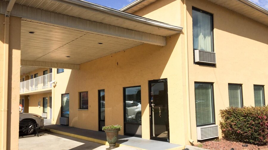 Motel 6 Macclenny, FL