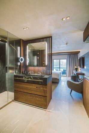 Standard Double Room, Non Smoking, Balcony | 1 bedroom, Egyptian cotton sheets, premium bedding, minibar