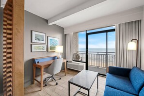 Caja de seguridad en la habitación y escritorio 