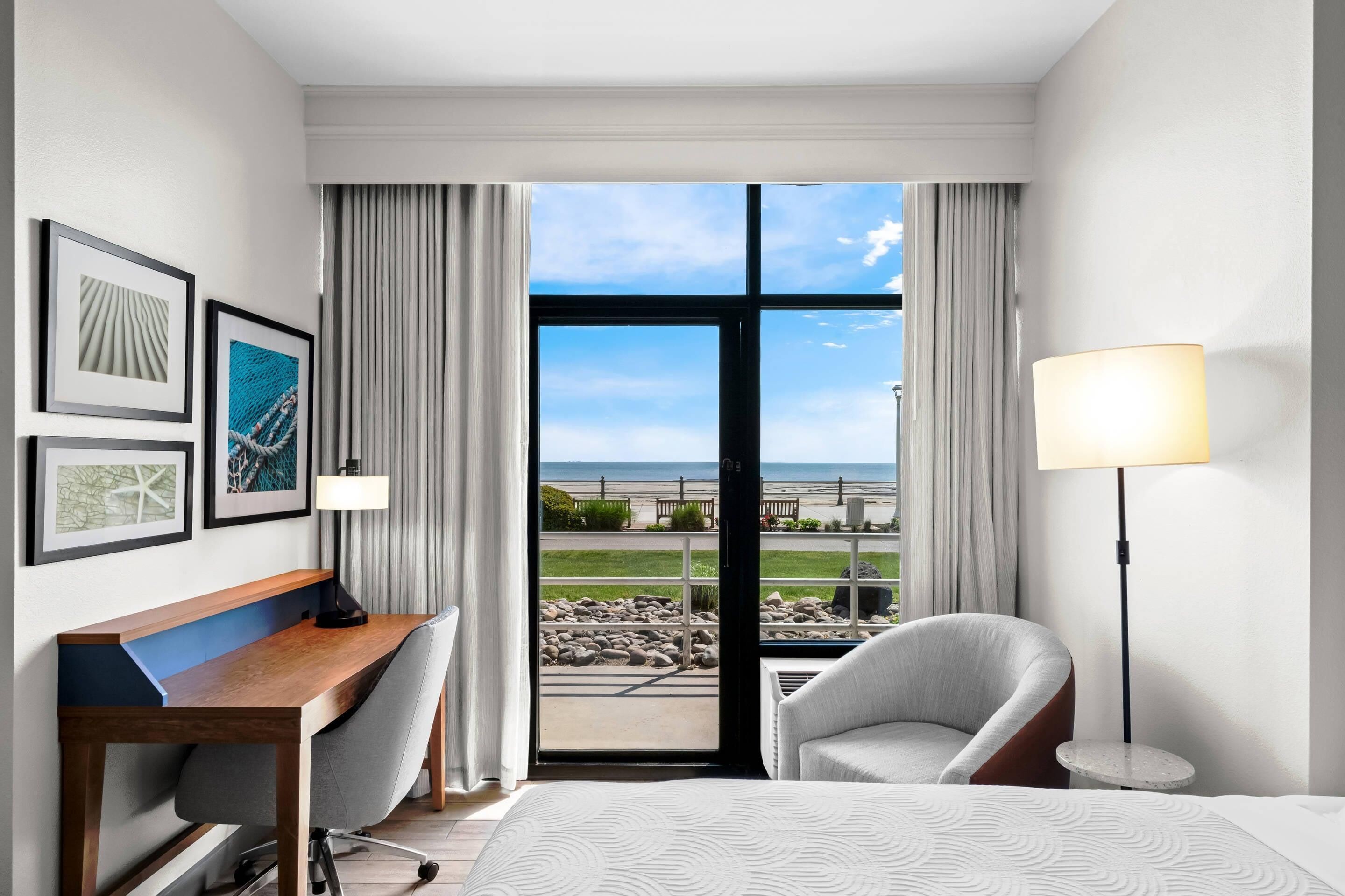 客房内保险箱、办公桌、熨斗/熨衣板、免费 WiFi