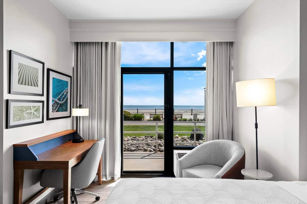 In-room safe, desk, iron/ironing board, free WiFi