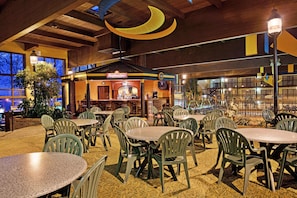 Cocktail bar