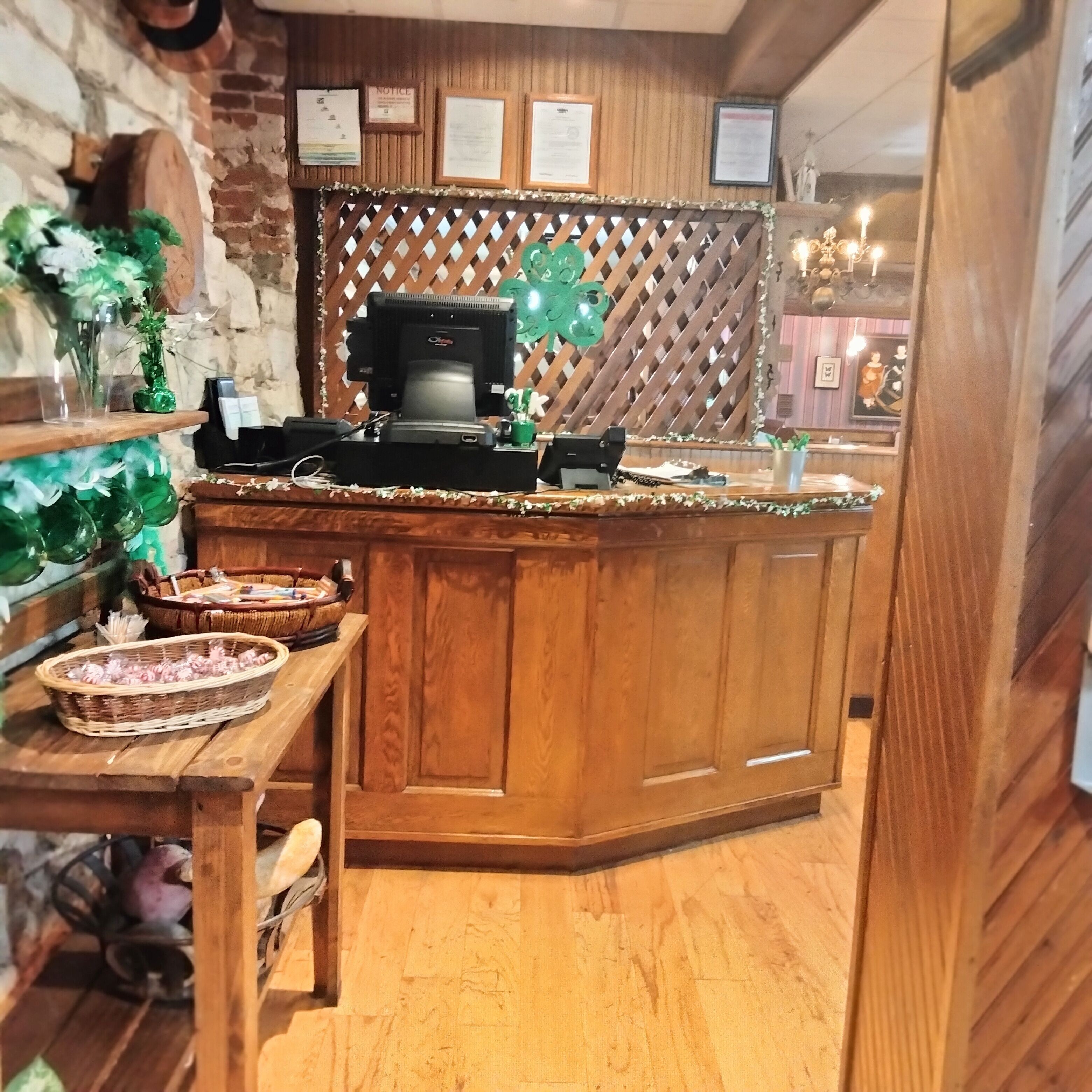 breakfast, lunch, dinner served; american cuisine