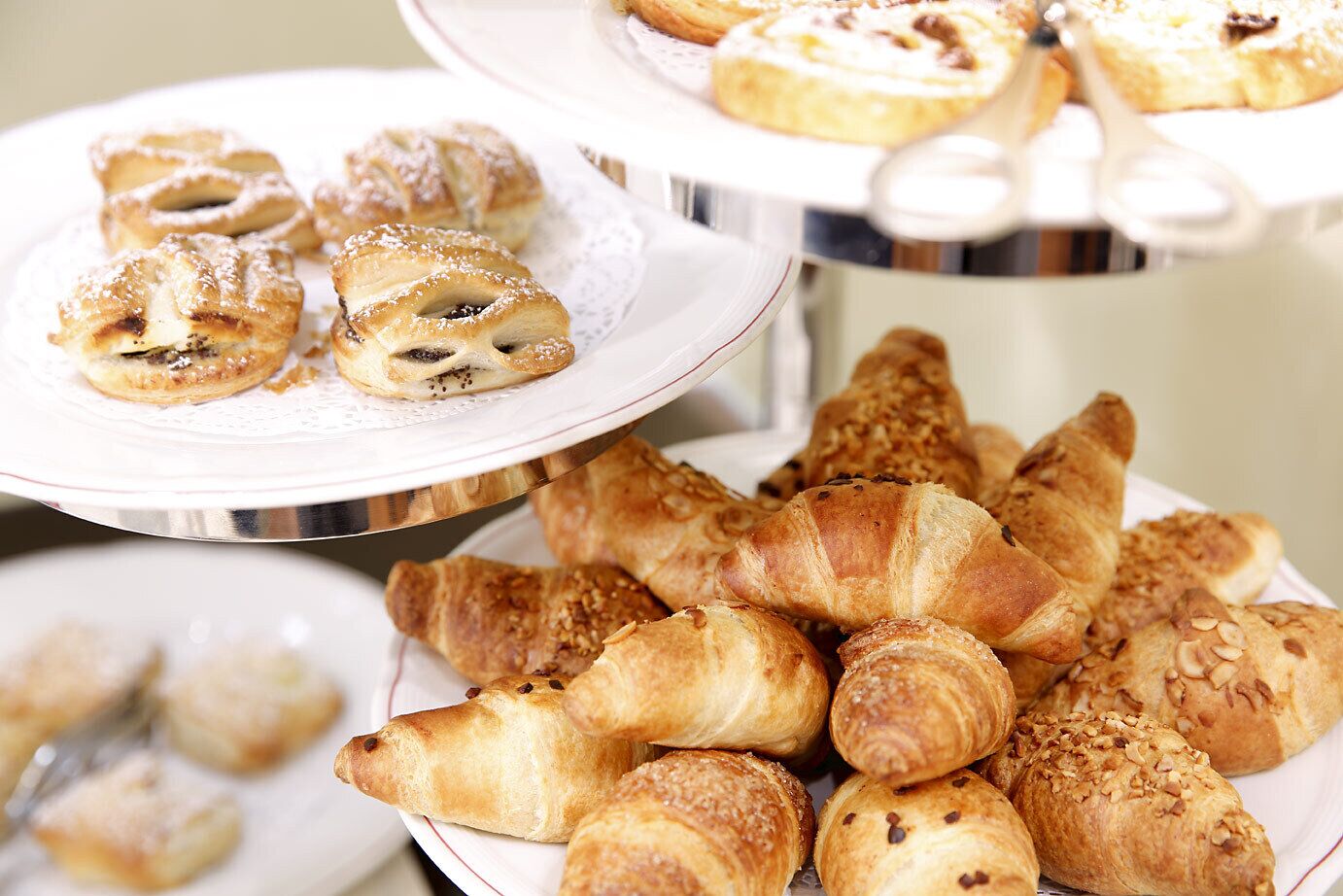 daily buffet breakfast (eur 32 per person)