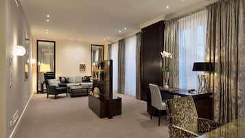 Allergivenligt sengetøj, minibar, pengeskab på værelset, skrivebord