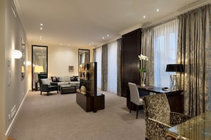 Hypoallergeen beddengoed, een minibar, een kluis op de kamer, een bureau