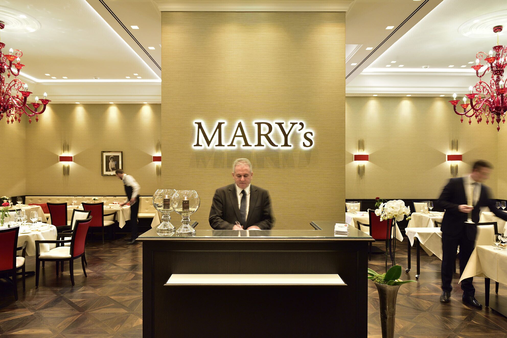 breakfast, lunch and dinner served