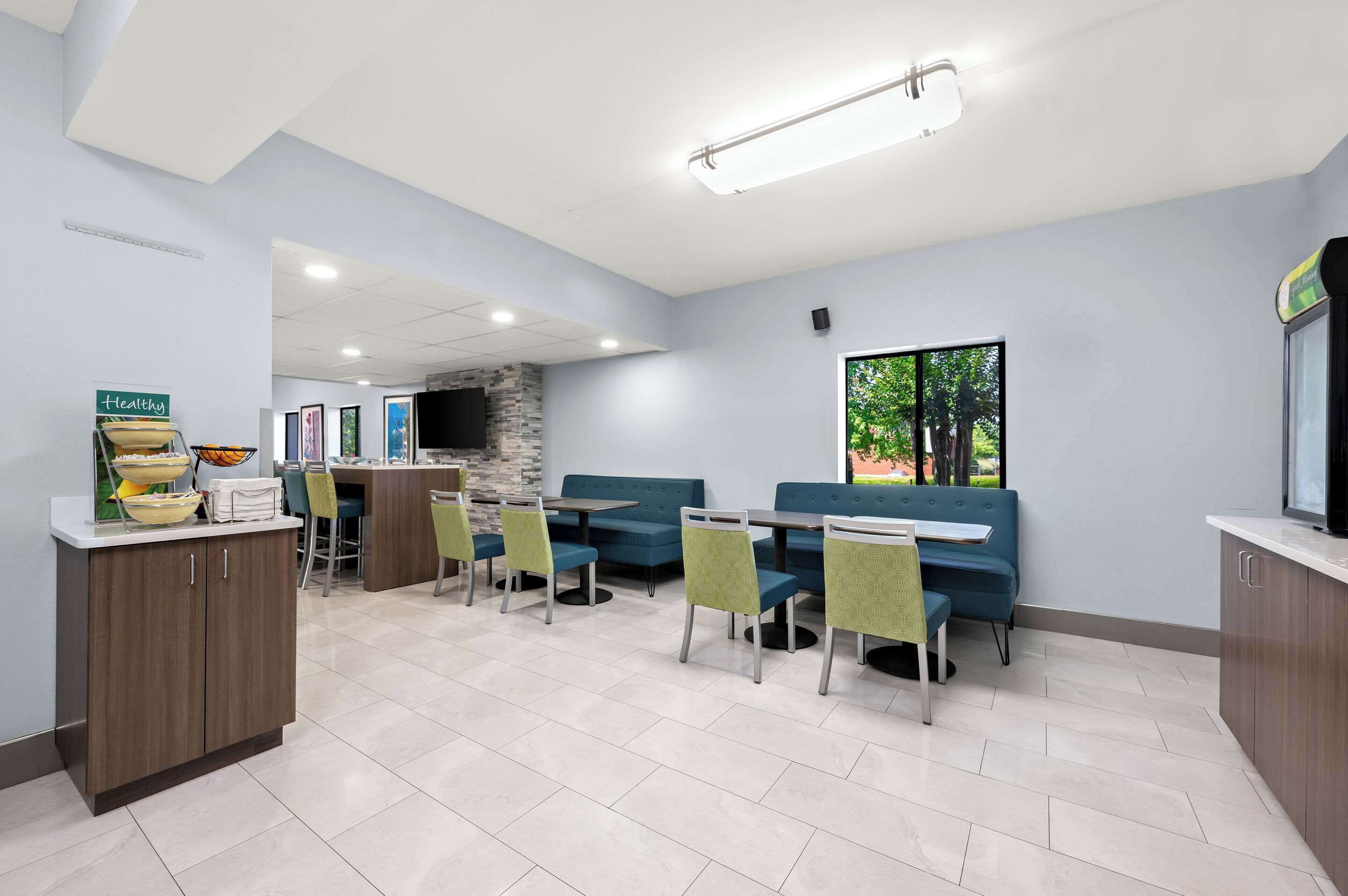 Free daily buffet breakfast