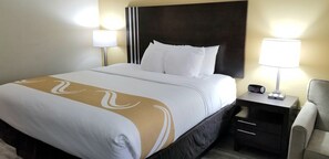 Schreibtisch, Bügeleisen/Bügelbrett, kostenlose Babybetten