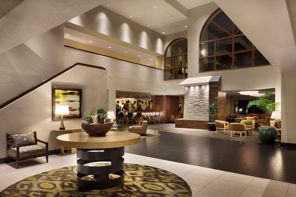 Embassy Suites by Hilton Phoenix Tempe