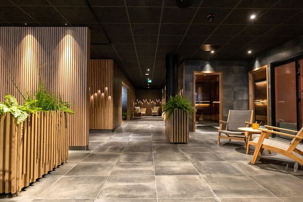 Sauna, hot tub, ruang uap, perawatan tubuh, dan perawatan wajah