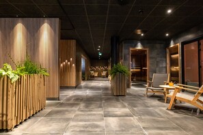 Sauna, bain à remous, hammam, soins corporels, soins du visage
