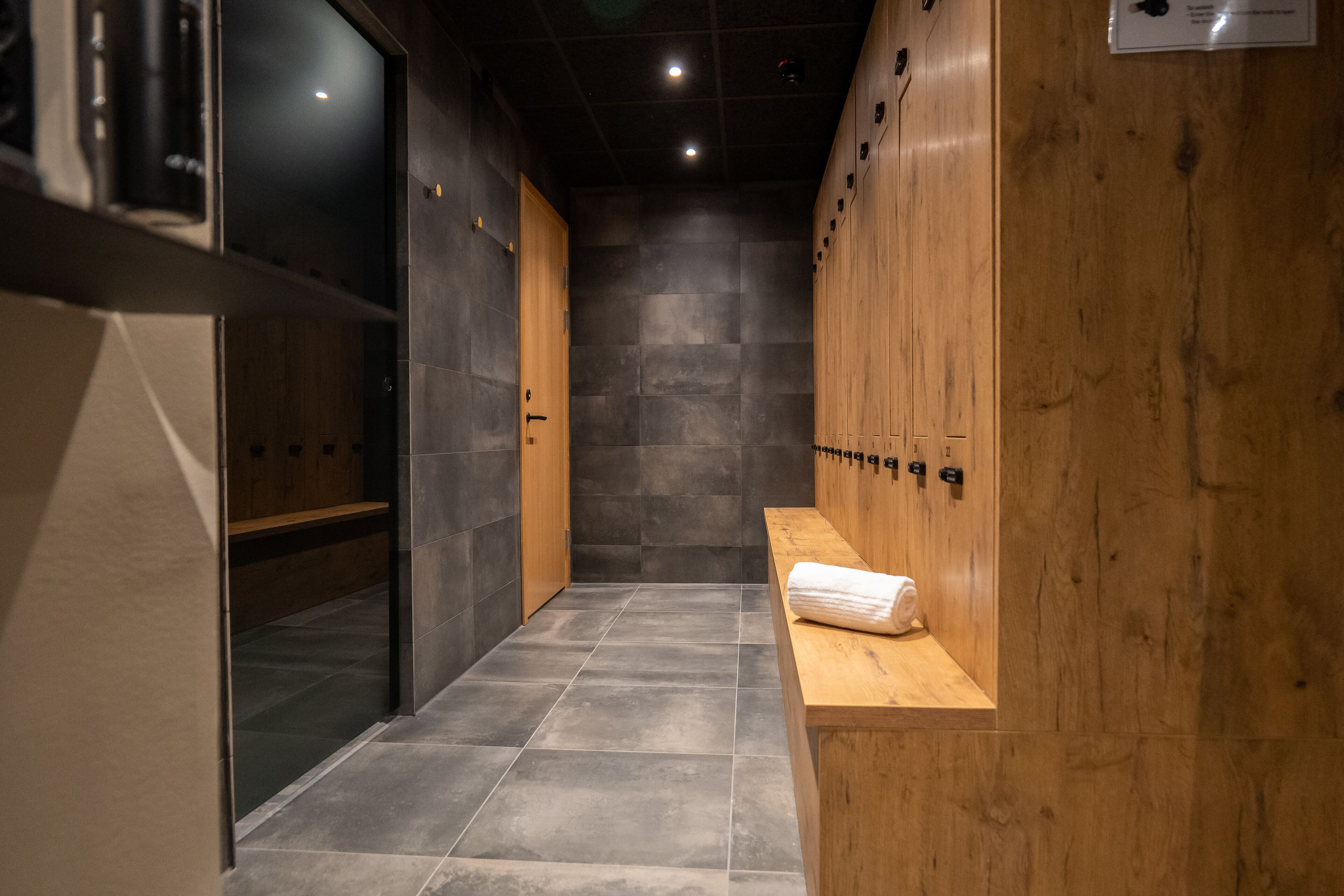sauna, hot tub, steam room, body treatments, facials, 3 treatment rooms