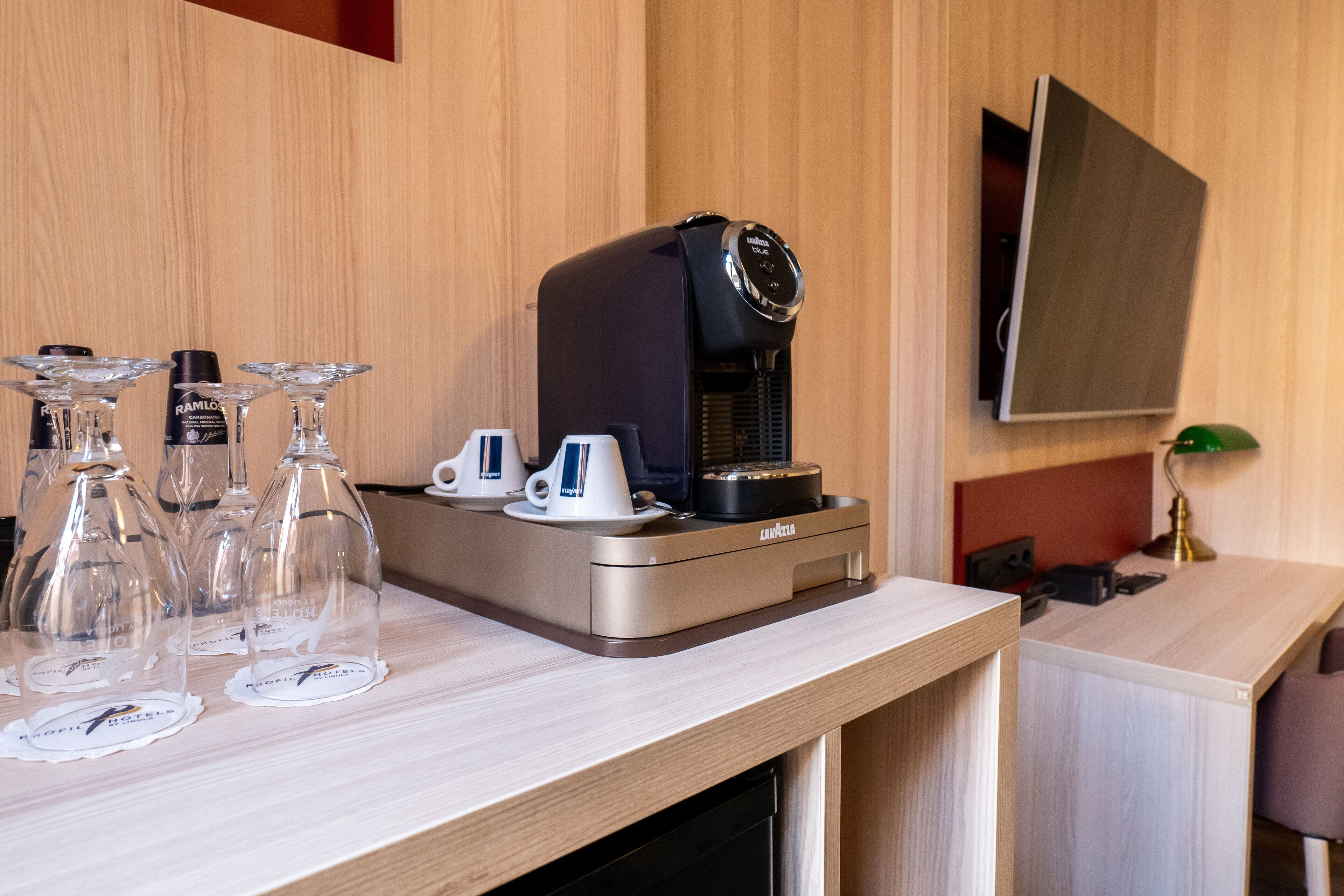 junior suite | 1 bedroom, pillow-top beds, desk, blackout curtains