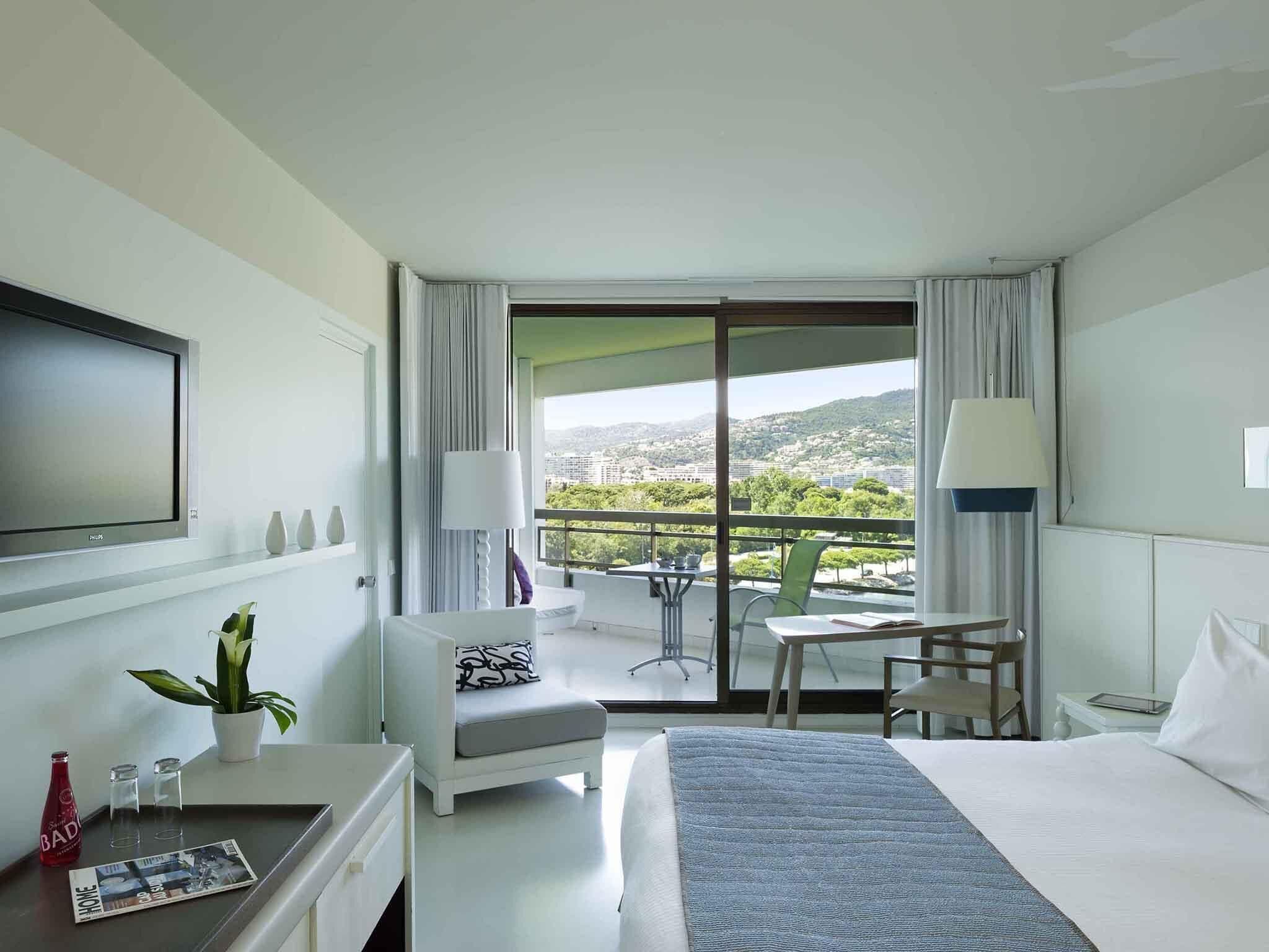 Ropa de cama de alta calidad y camas con pillow-top 