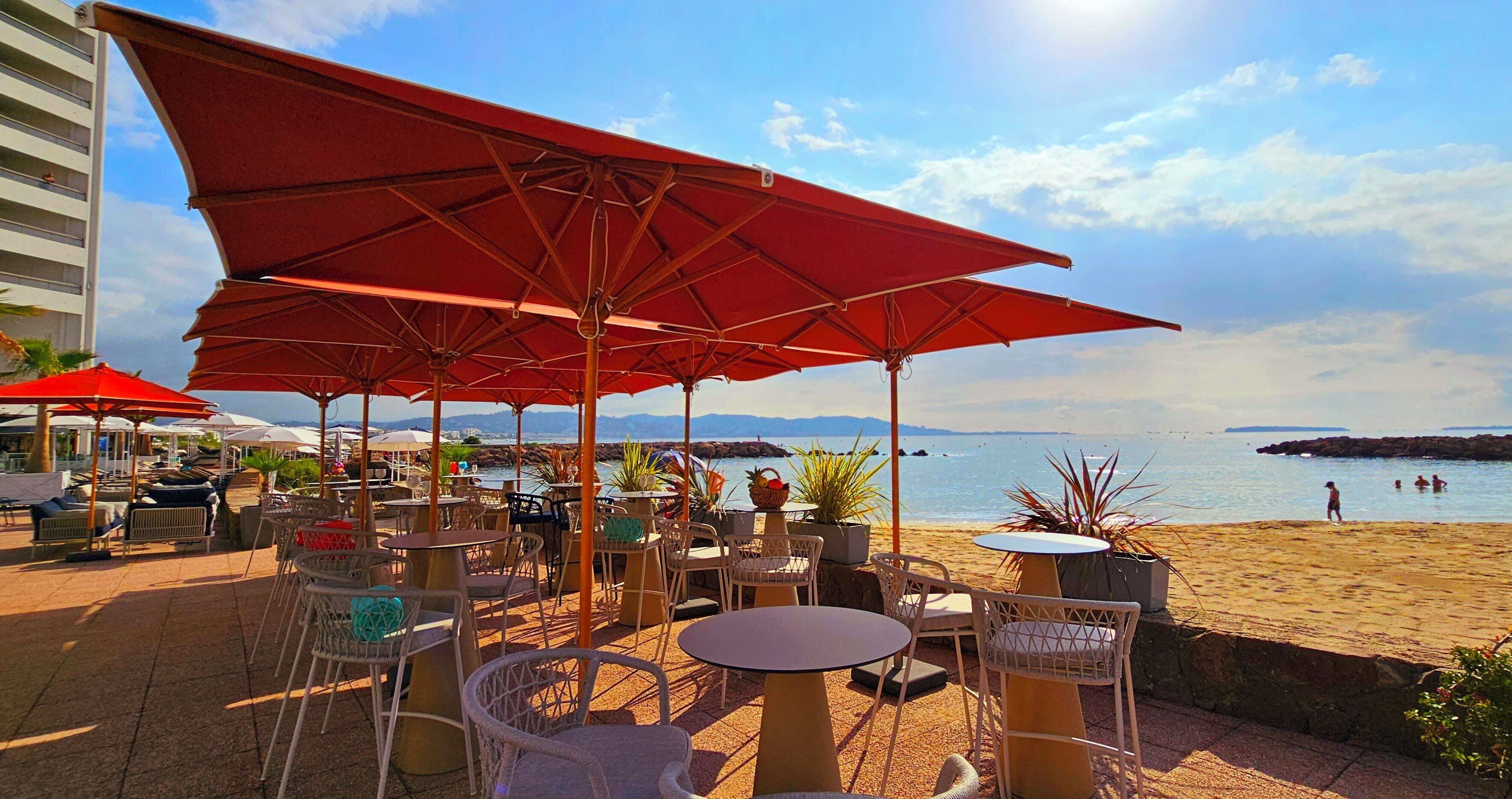 2 bars/lounges, poolside bar, beach bar