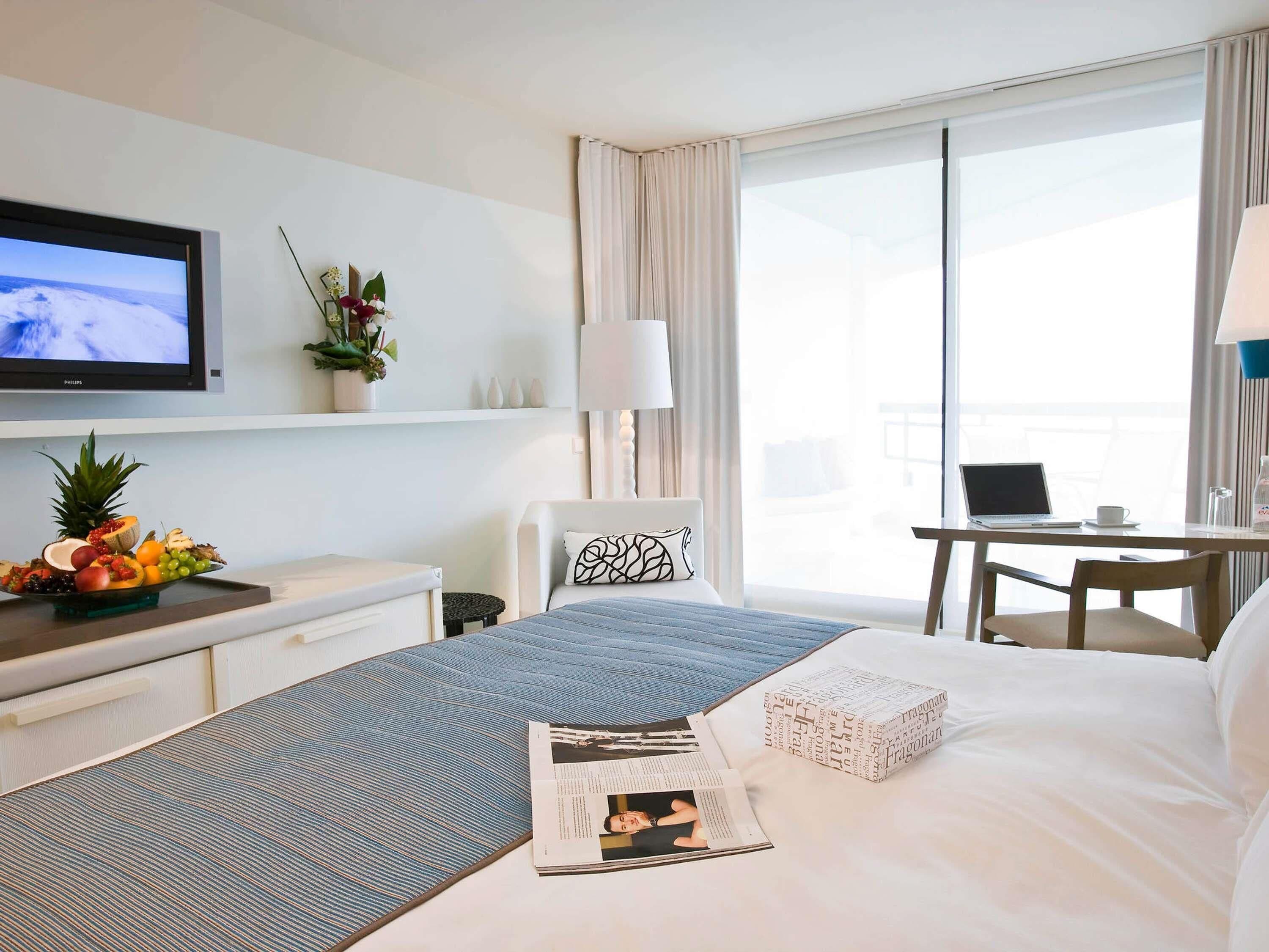 Classic Room, 1 King Bed, Terrace, Partial Sea View | Premium bedding, pillow-top beds, in-room safe, desk