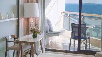 Chambre Deluxe, 1 trÚs grand lit, terrasse, vue mer | Literie de qualité supérieure, surmatelas