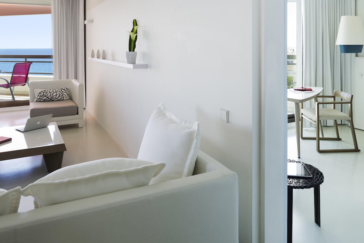 Superior Suite, 1 King Bed, Terrace | Premium bedding, pillow-top beds, in-room safe, desk