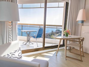 Chambre Deluxe, 1 très grand lit, terrasse, vue mer | Literie de qualité supérieure, surmatelas