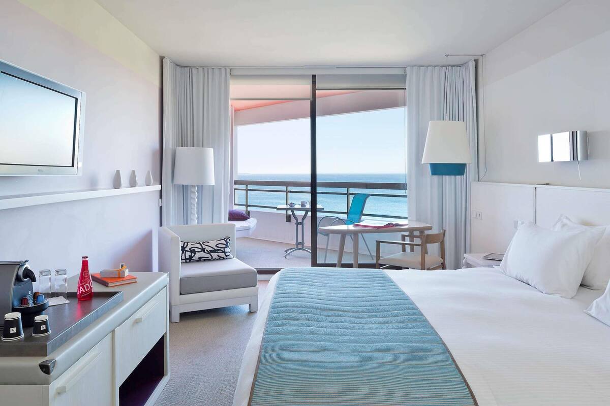 Deluxe Room, 1 King Bed, Terrace, Sea View | Premium bedding, pillowtop beds, in-room safe, desk