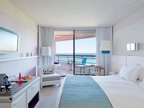 Deluxe Room, 1 King Bed, Terrace, Sea View | Premium bedding, pillowtop beds, in-room safe, desk