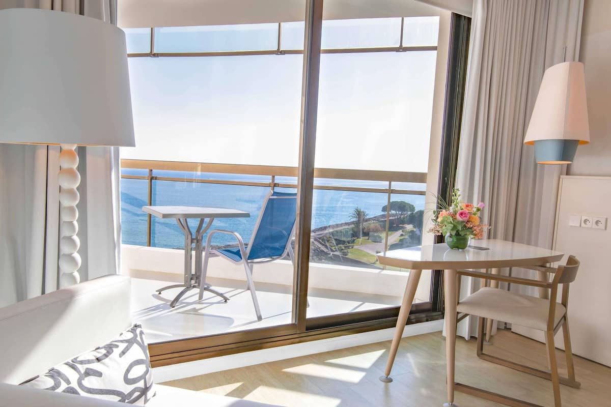 Deluxe Room, 1 King Bed, Terrace, Sea View | Premium bedding, pillowtop beds, in-room safe, desk
