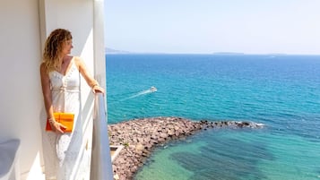 Superior Suite, 1 King Bed, Terrace | Premium bedding, pillowtop beds, in-room safe, desk