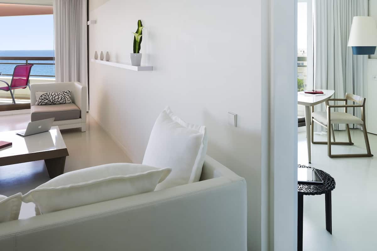 Superior Suite, 1 King Bed, Terrace | Premium bedding, pillowtop beds, in-room safe, desk