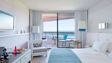 Premium bedding, pillowtop beds, in-room safe, desk