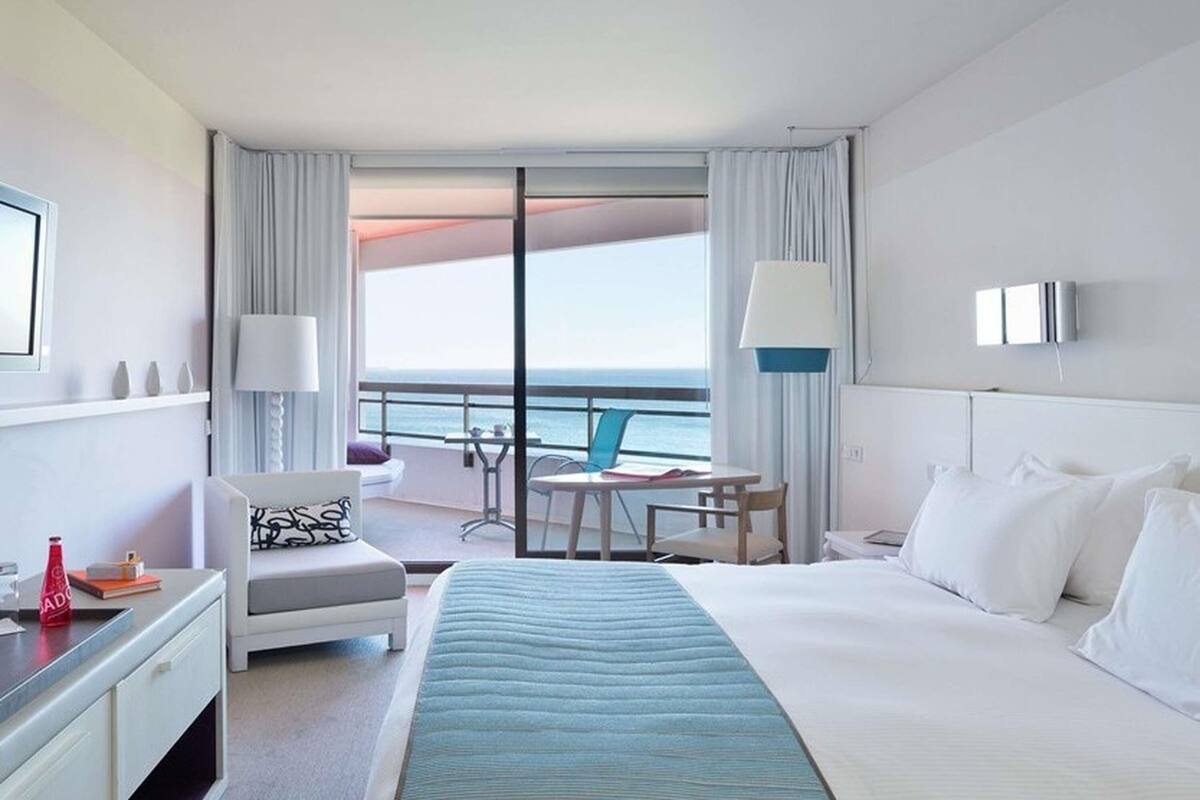 Kamar Superior, 1 Tempat Tidur King dengan tempat tidur Sofa, teras, pemandangan laut | Seprai premium, bantalan ekstra lembut, brankas, dan meja kerja